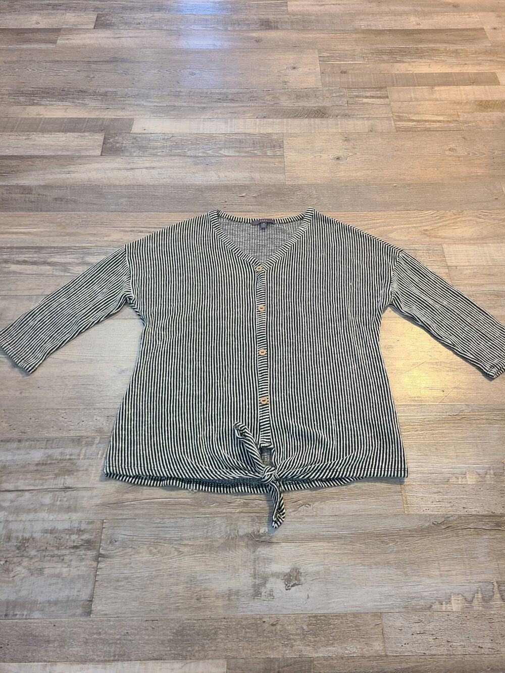 Gyft medium women's striped blouse
